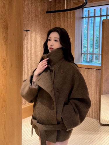 2026 Autumn/Winter New Commuter Style Stand Collar Woolen Jacket for Women, Loose Tie Waist Waist with Thickened Pockets Warm Coat