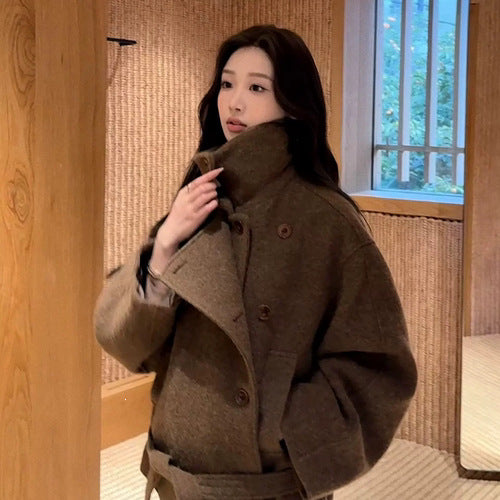 2026 Autumn/Winter New Commuter Style Stand Collar Woolen Jacket for Women, Loose Tie Waist Waist with Thickened Pockets Warm Coat