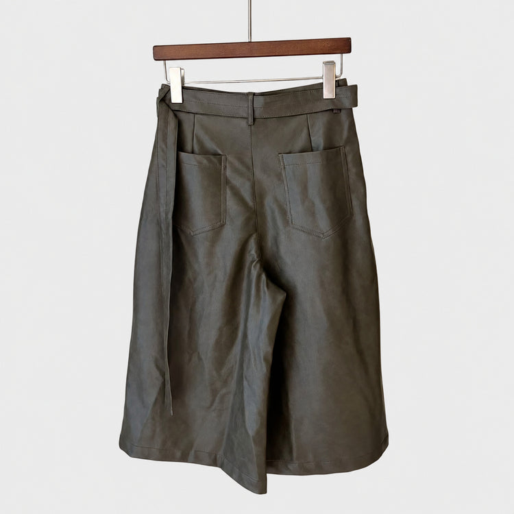 High-waisted seven-quarter PU leather wide-leg pants for women, loose drape, 2026 new autumn/winter high-waisted slimming loose three-quarter mid-length pants